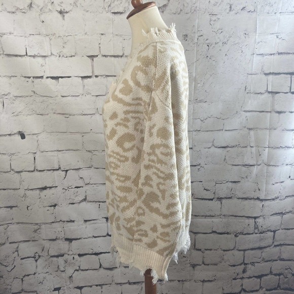 Leani Loose Knit Leopard Print Sweater Beige tan Size Small New - Picture 2 of 11
